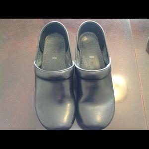 Men's Slip Resistant Dansko Clogs-Black